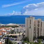 Moody With An Amazing View דירה